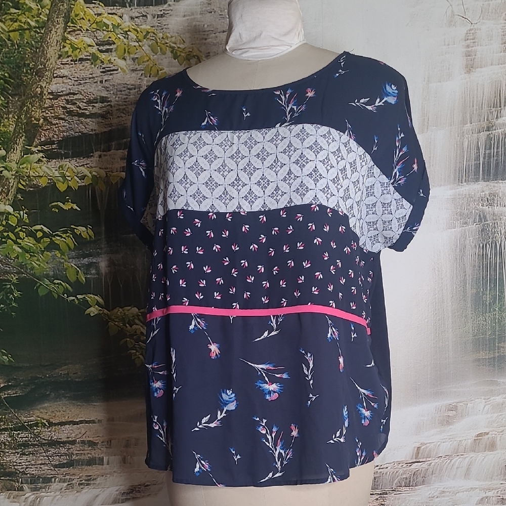 Maurices Womens 3 navy blue pink vibrant floral lightweight woven blouse